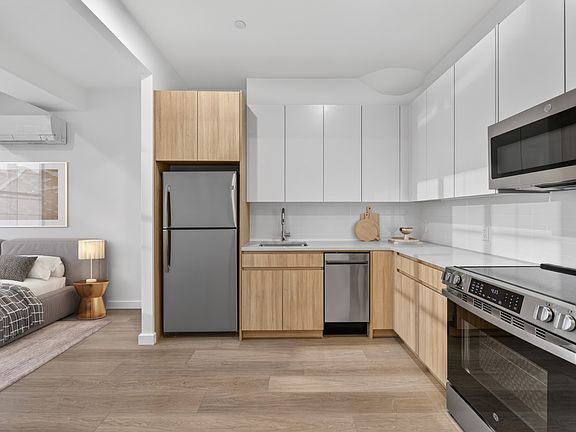 4th image of 225 E 134th St APT 5L