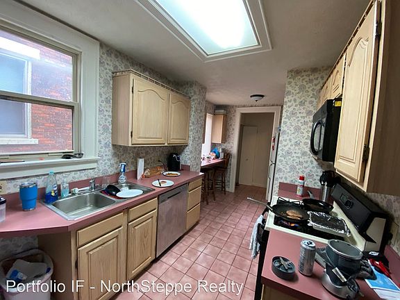3rd image of 113 E Lane Ave #17562910