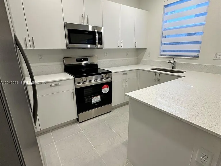 2889 SE 25rd 2889 Homestead #2889 — Photo 9