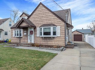 2632 Foxdale Ave, Oceanside, NY 11572