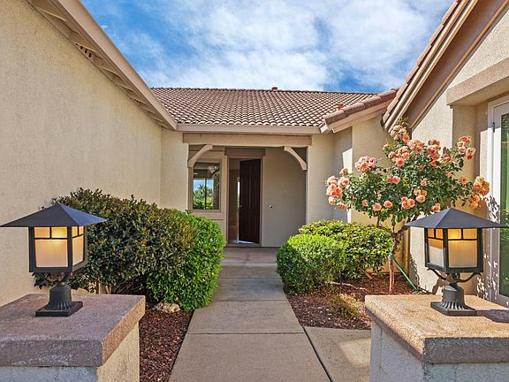 3rd image of 1001 Magnolia Ln