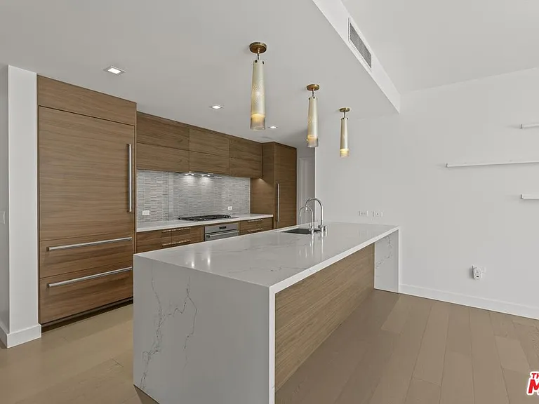 888 W East St #202 — Photo 14