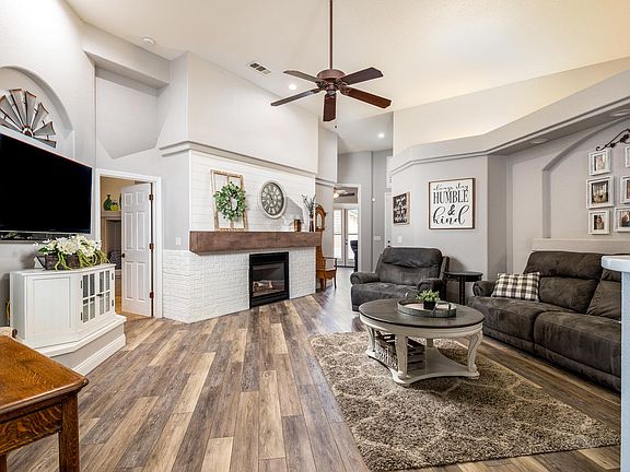 5th image of 1143 N Rossmoor Ct