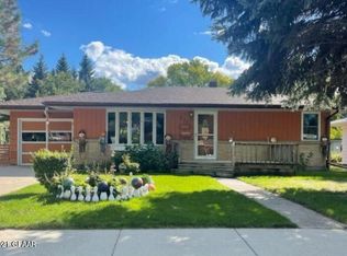 619 19th Ave S, Grand Forks, ND 58201