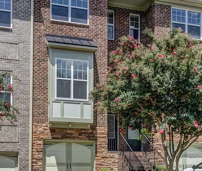 2027 Cobblestone Cir NE — Photo 3