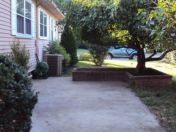 5th image of 20 Chelsea Dr