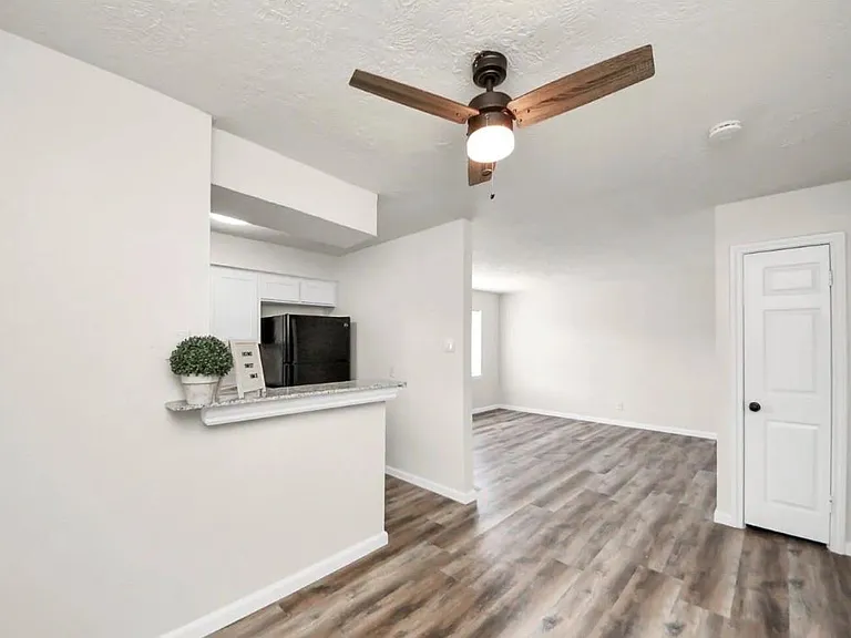 2110 Melbourne St #12 — Photo 1