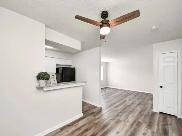 2110 Melbourne St APT 12, Houston, TX 77026
