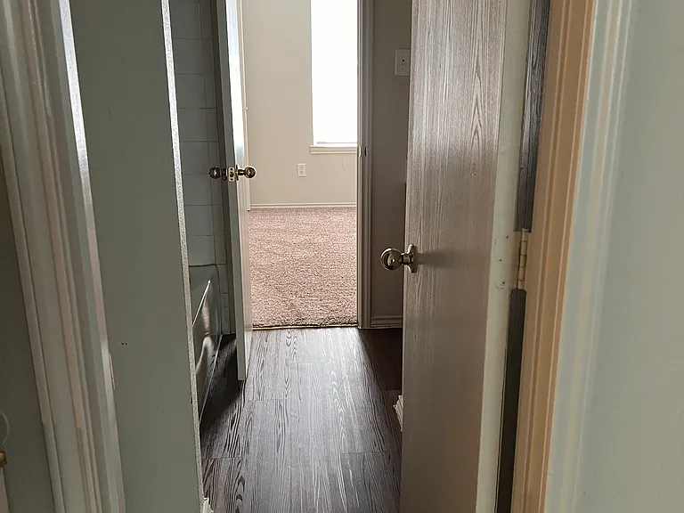 411 Creek St — Photo 11