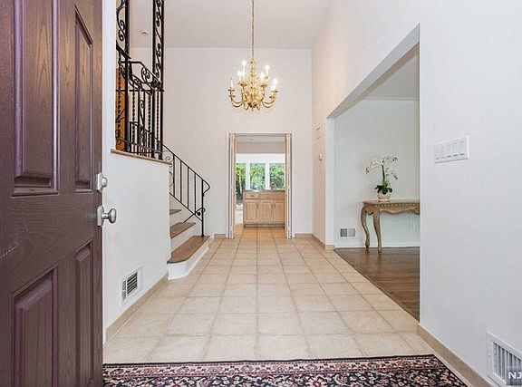 3rd image of 533 Nordhoff Dr