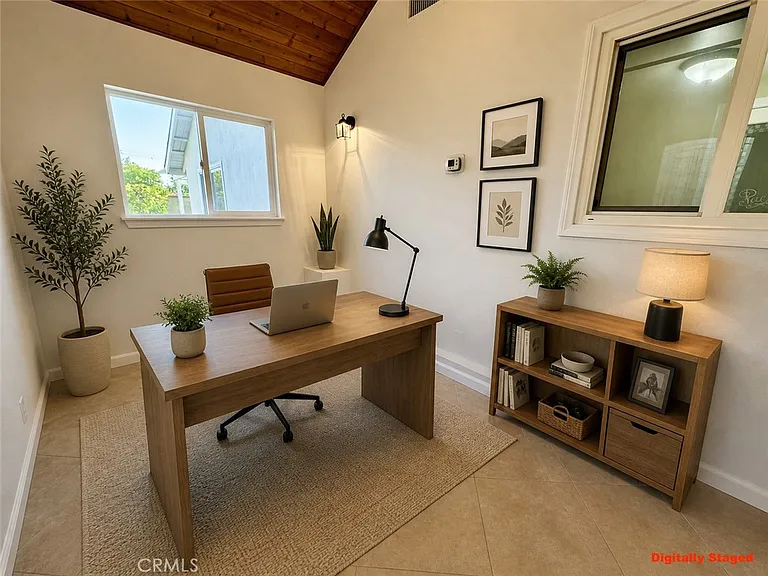 18572 Avolinda Dr — Photo 45