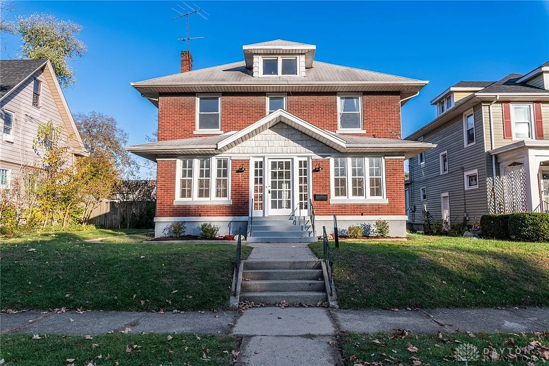 611 Stanley St photo 1