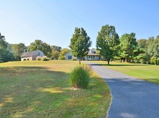 8 Apache Ln, Willow Street, PA 17584