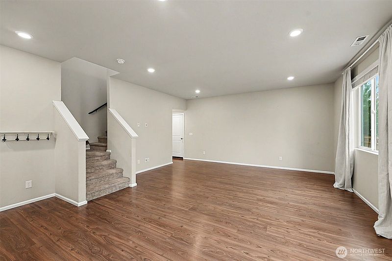 3rd image of 3446 Hera Street NE