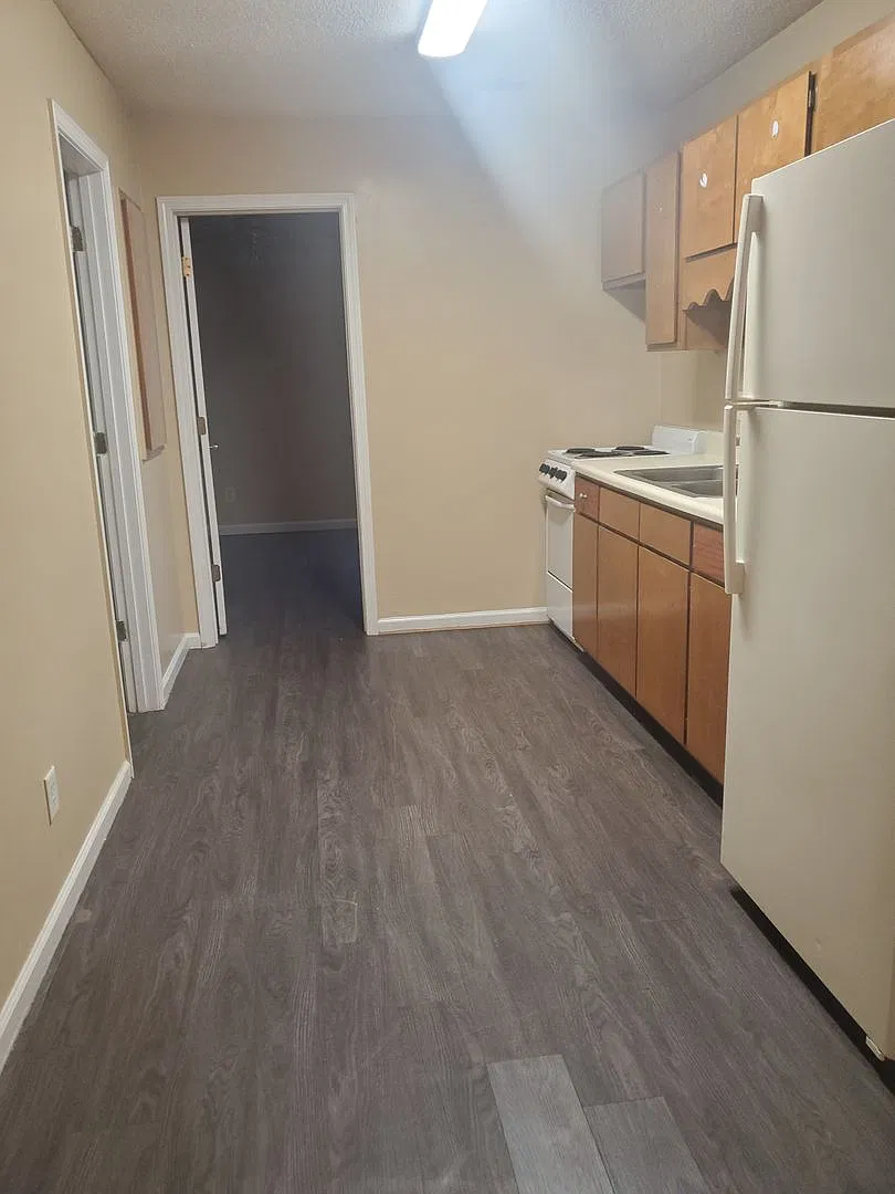 Henderson Road 8 Plex Apartments — Photo 2