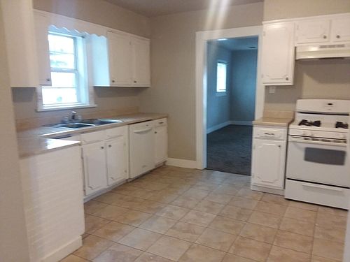 2nd image of 3504 S Taylor St