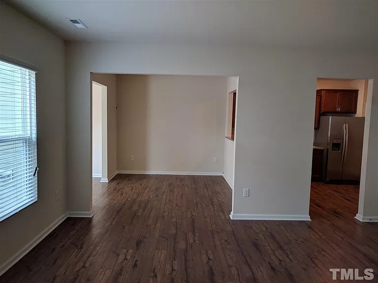 1007 Mirbeck Ln — Photo 6
