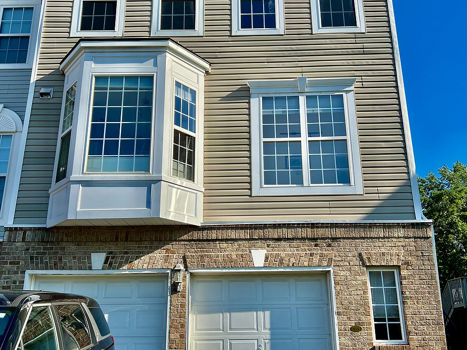 1st image of 815 W Boxborough Dr