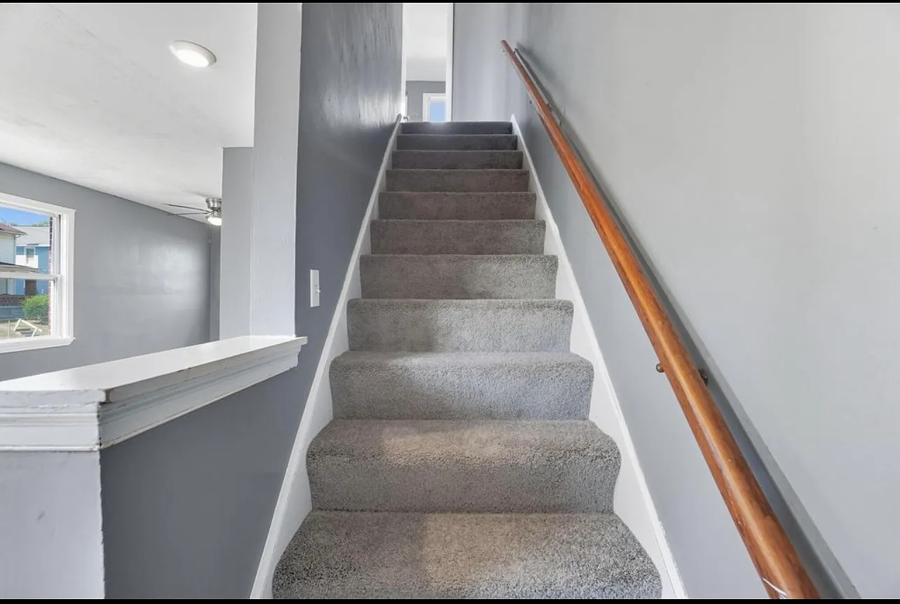 2 bed, 1100 sqft, $1,200 — Photo 2