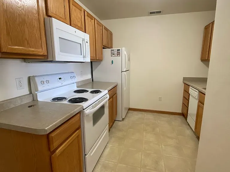 117 E Washington St — Photo 7
