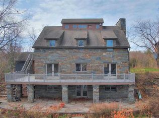 567 Four Mile Point Rd, Athens, NY 12015