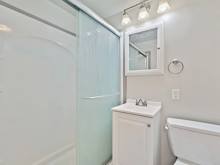 1575 W 7th St — Photo 7