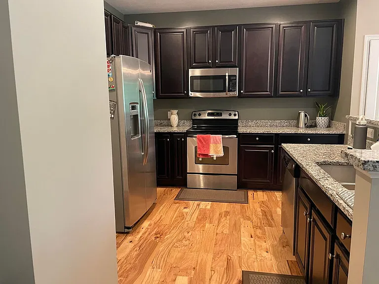 715 Fairgate Dr — Photo 4