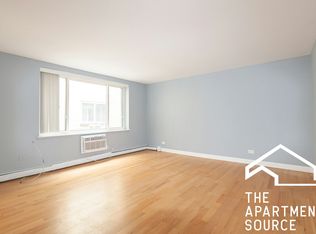 669 W Grace St #304, Chicago, IL 60613