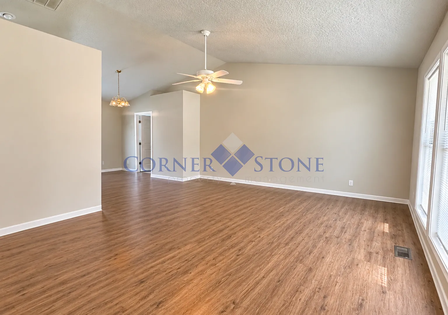 Spacious Home in Nampa! — Photo 2