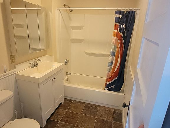 5th image of 191 Center St APT 3
