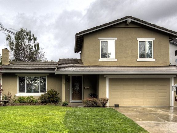 2nd image of 215 Sherry Ct