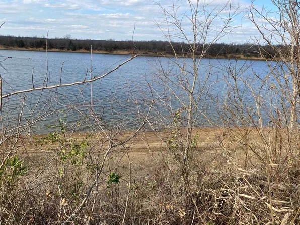 44 Cravens Dr, Savannah, TN 38372