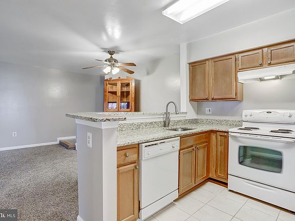 5th image of 6903 Victoria Dr Unit B