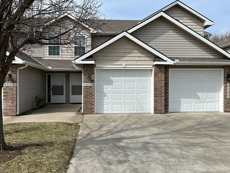 13750 Post Oak Ln — Photo 3
