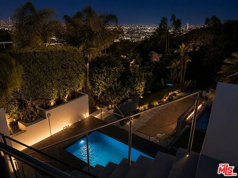8380 Hollywood Blvd — Photo 16