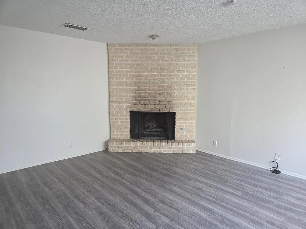 2 bed, 2.0 bath, 1200 sqft, $2,200 — Photo 3