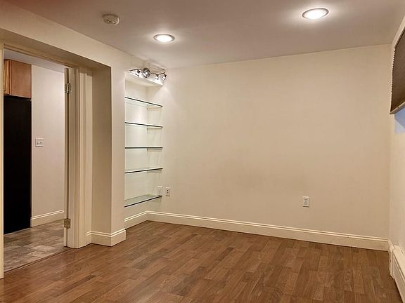 5th image of 148 Crest Ave #G