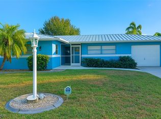 912 Dolphin Dr, Cape Coral, FL 33904