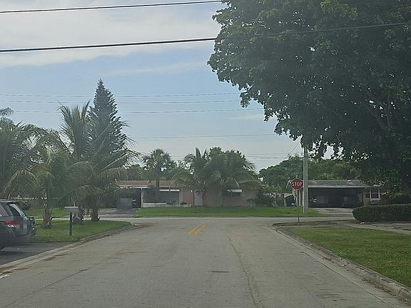 4th image of 1533 W River Dr