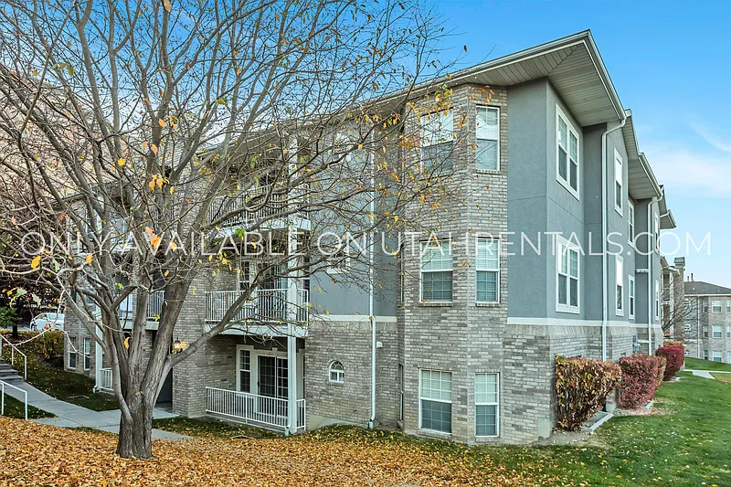 Building Photo - 421 Belmont Pl #156