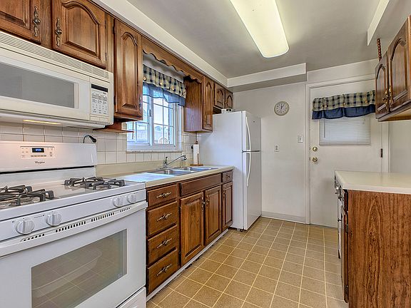 4th image of 12 Barclay St