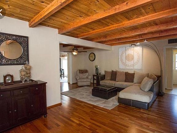 2nd image of 2936 E Calle Glorietta