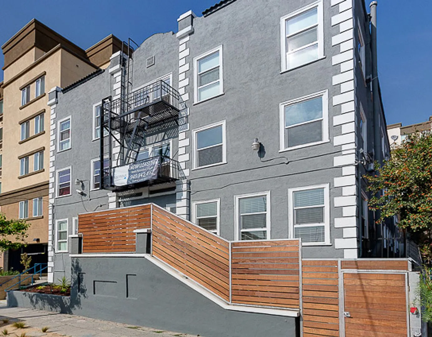 2921 Francis Ave., Los Angeles — Photo 2