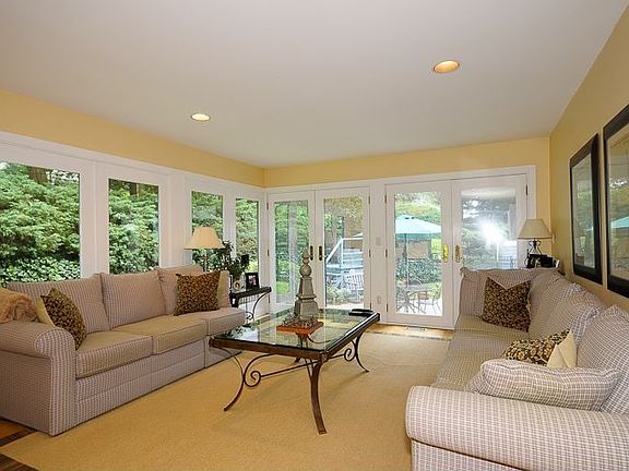 3rd image of 11 Rosemont Ln