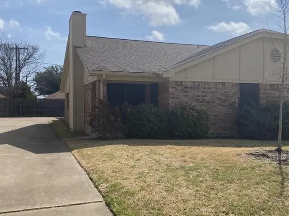 5730 Cancun Dr, North Richland Hills, TX 76180