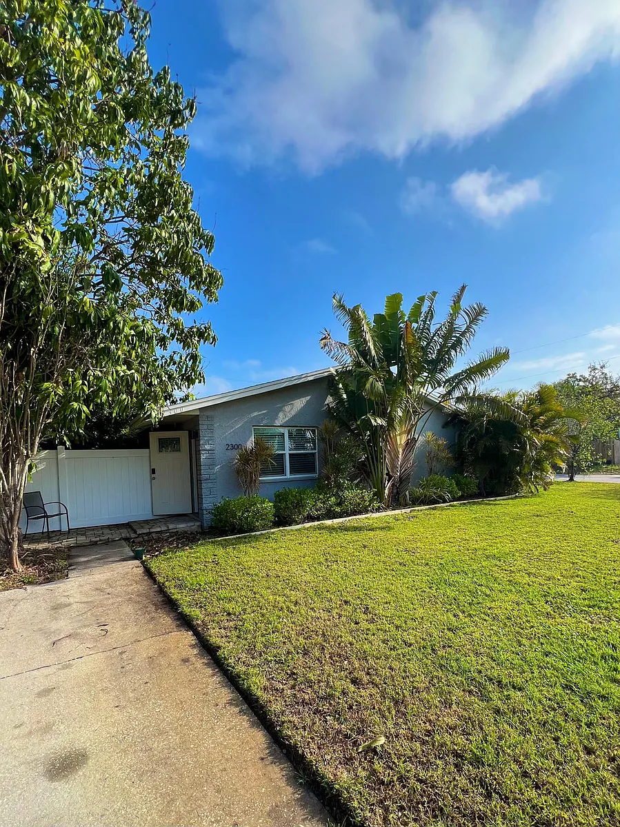 Photo 1 of 15 - 2300 29th St N - Saint Petersburg, FL Front Yard - 2300 29th St N