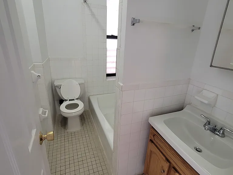 3230 Steuben Ave #A3 — Photo 9