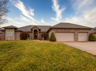712 N Elderberry Ln, Nixa, MO 65714