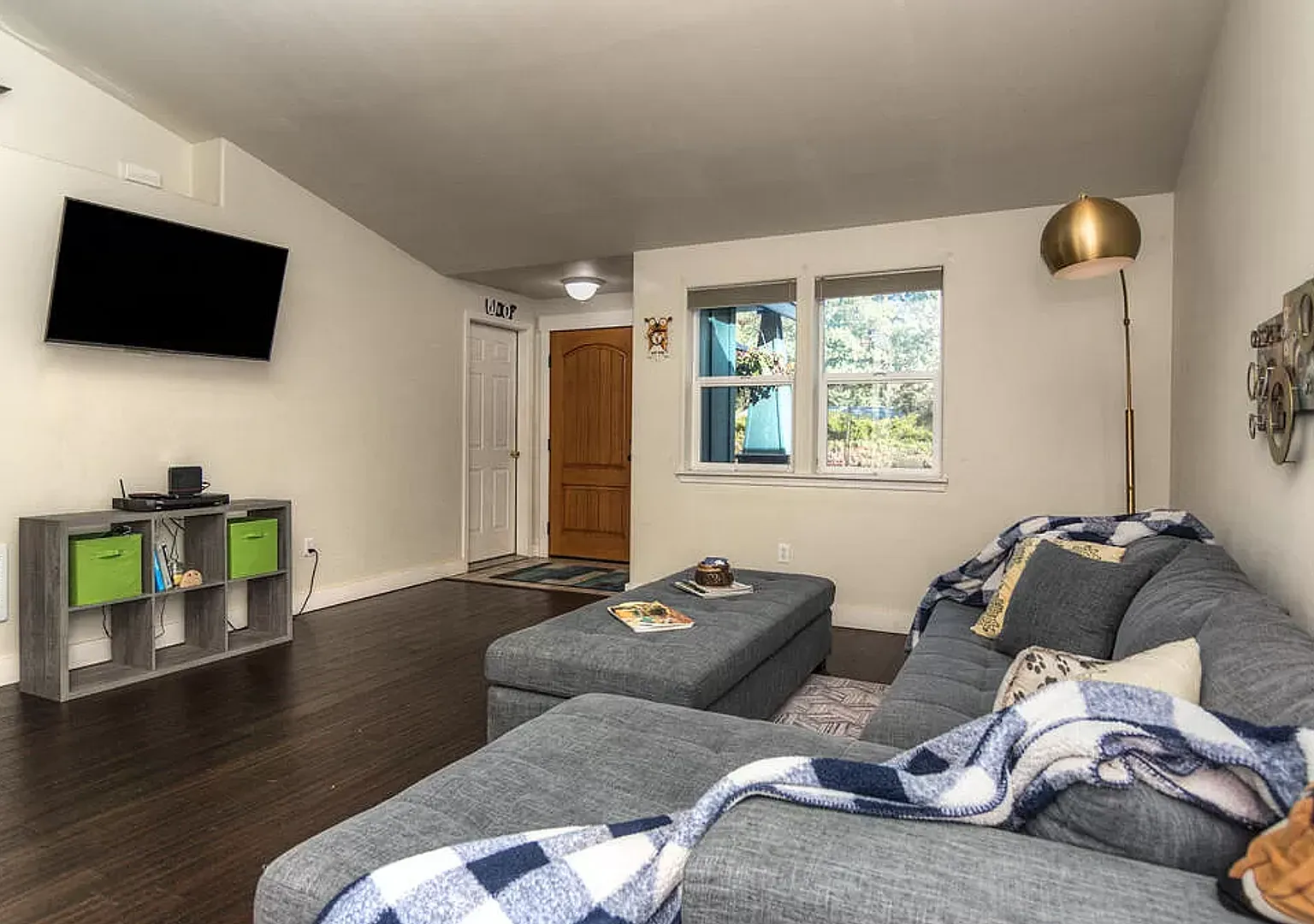 Fantastic 2 Bed/2 Bath with Fully Fenced Backyard - Lodgepole Drive — Photo 3
