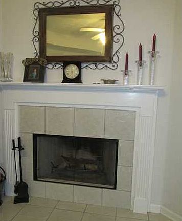 3rd image of 827 Joan Ln